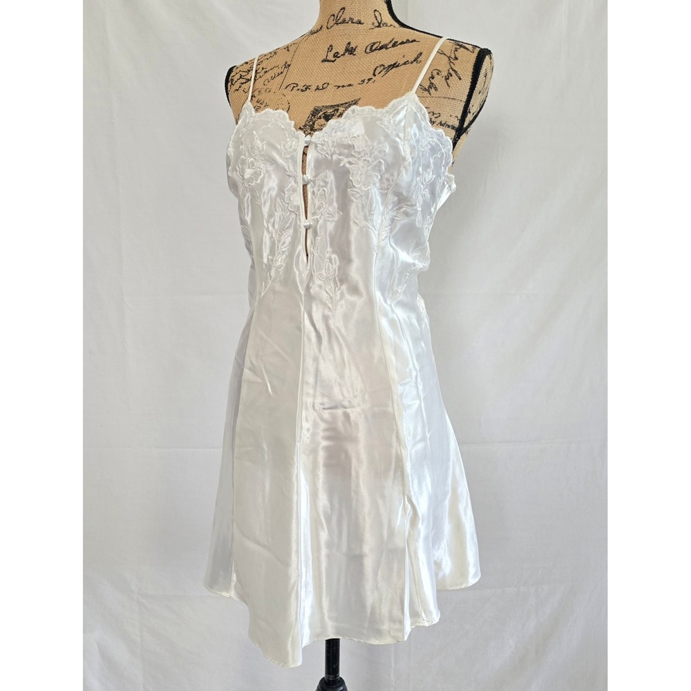 Alexandra Nicole White Satin Embroidered Nightgown Chemise Vintage Style Medium